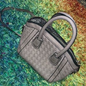 Mauve cross body woven purse